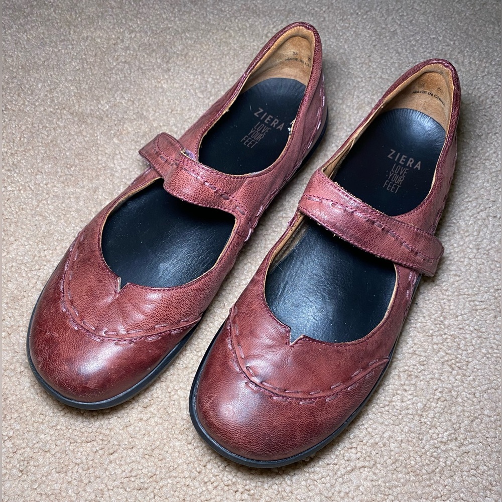 EUC ZIERA Gummibear Leather Flat Stitch Mary Jane’s Comfort Shoes Support